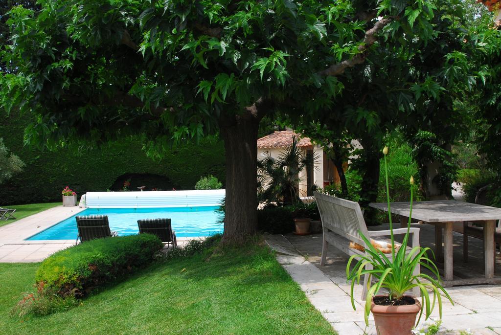 Le Mas Des Lauriers Bed and Breakfast Paradou Exterior foto