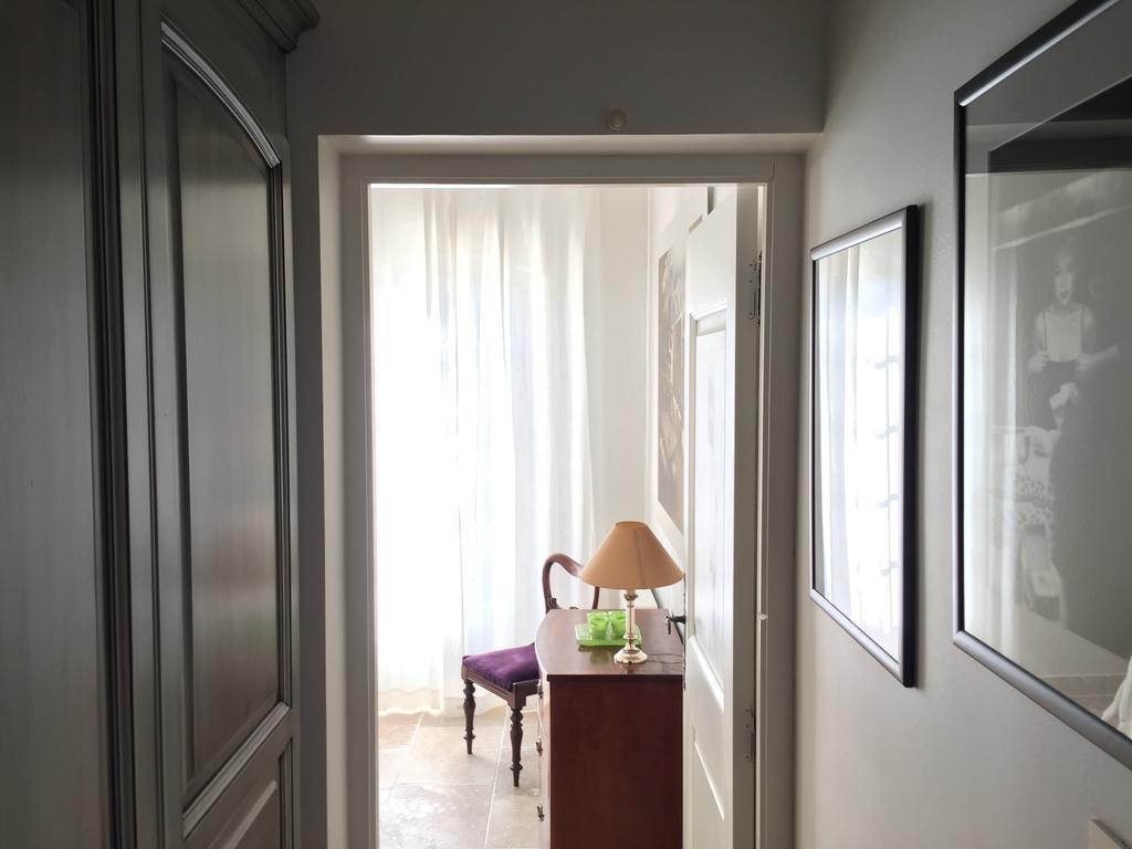 Le Mas Des Lauriers Bed and Breakfast Paradou Habitación foto
